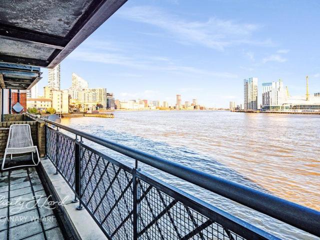 Flat for sale in Blackwall, Greater London