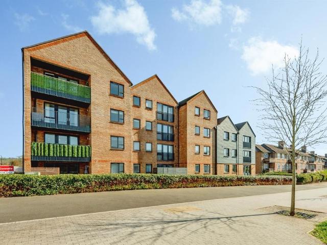 Flat for sale in Red Hill, Surrey