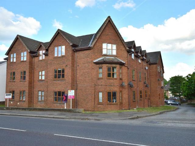 Flat for sale in Red Hill, Surrey