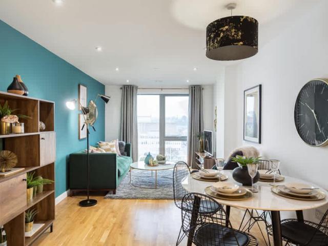 Flat for sale in Queen's Park, Greater London