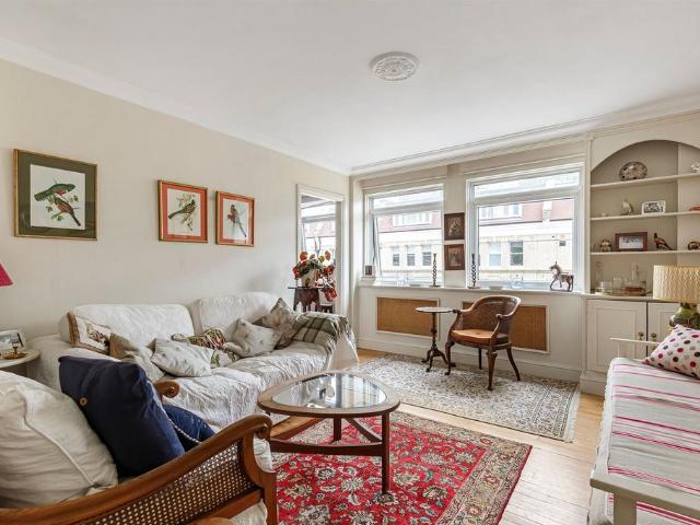 Flat for sale in Brompton, Greater London
