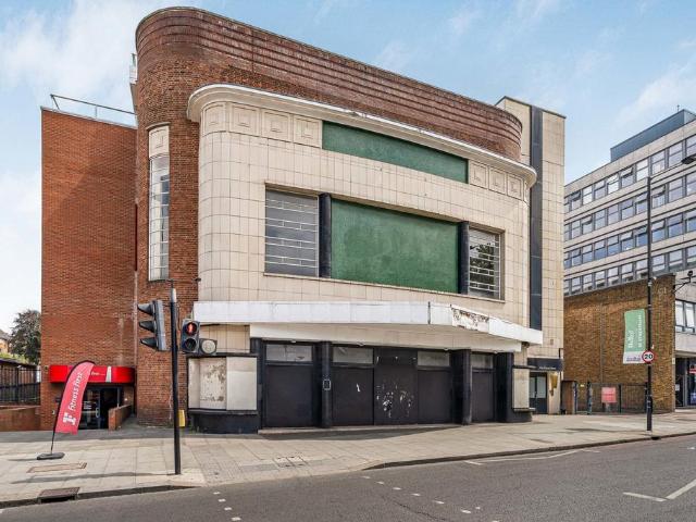 Flat for sale in Streatham Hill, Greater London