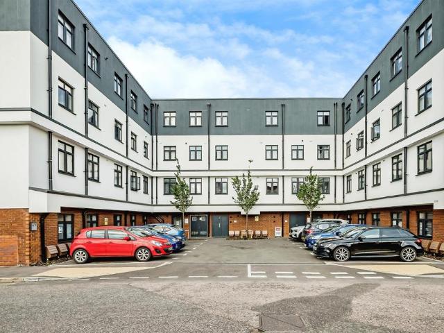 Flat for sale in Walton, Aylesbury
