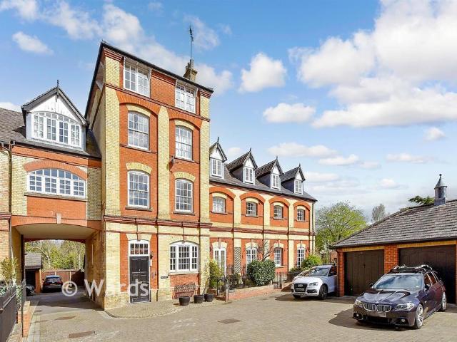 Flat for sale in Bourne Vale, Kent