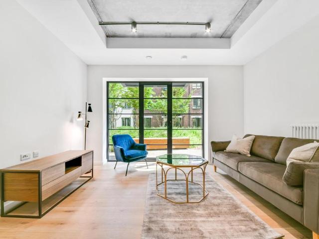 Flat for sale in Goodluck Hope, Blackwall