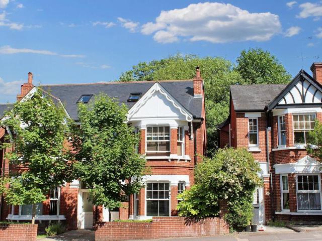 Flat for sale in Hampshire