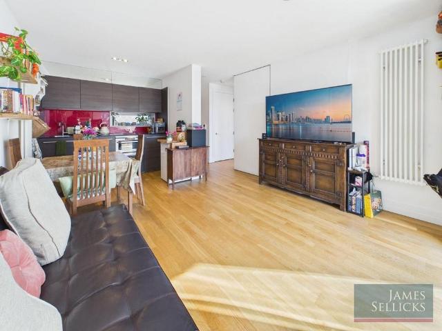 Flat for sale in Black Friars, Old Wharf