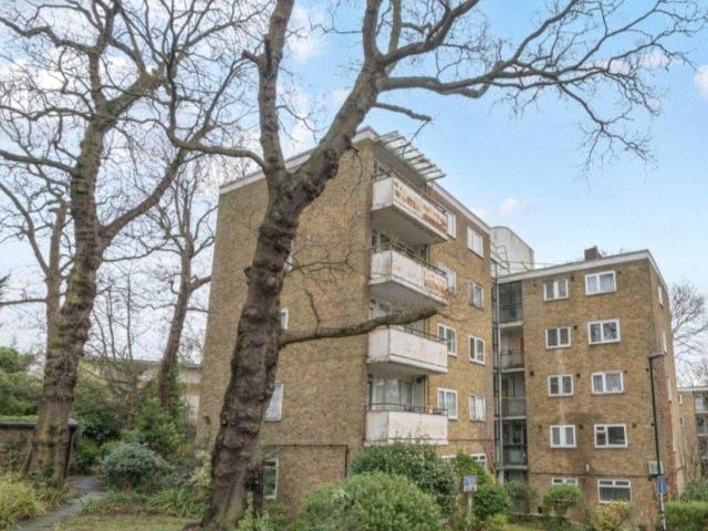Flat for sale in London Borough of Lewisham, Blackheath
