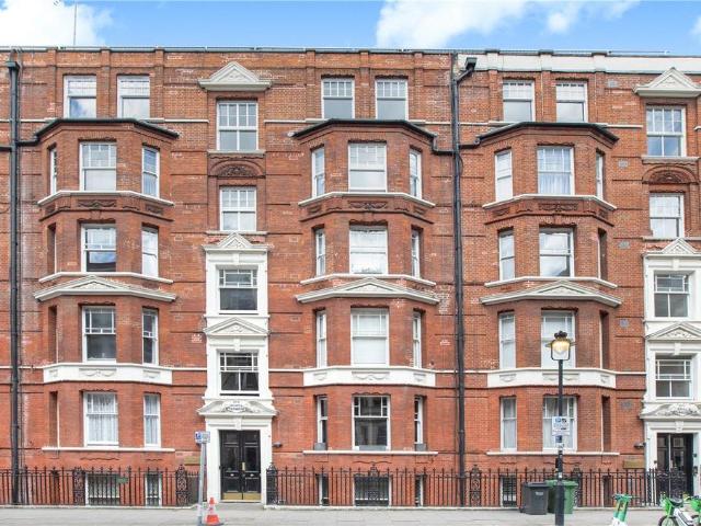 Flat for sale in Saint Giles, Bloomsbury