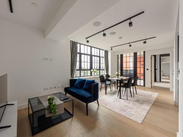 Flat for sale in Old Kent Road, Greater London