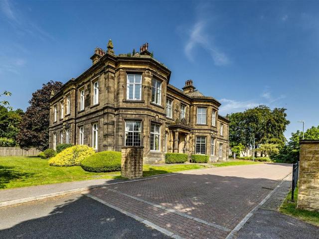Flat for sale in Stone Chair, Northowram