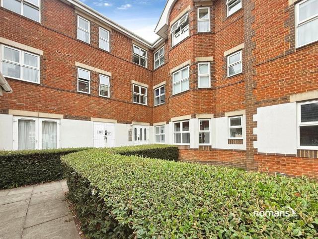 Flat for sale in Basingstoke, Basingstoke and Deane
