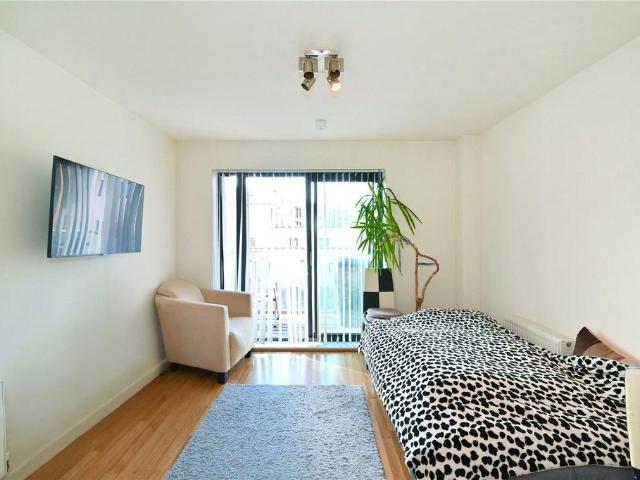 Flat for sale in Bromley-by-Bow, Poplar Grove