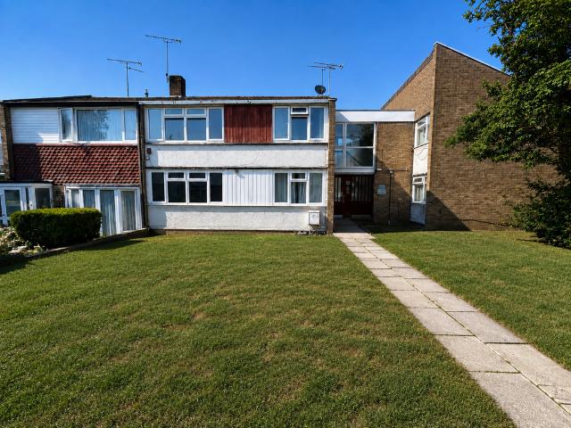 Flat for sale in Lee Chapel, Essex