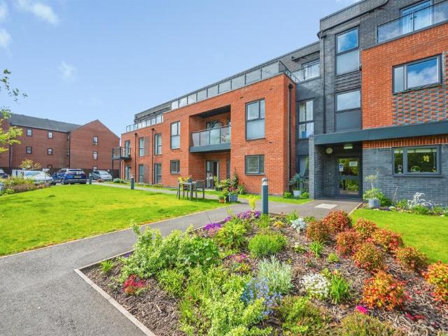 Flat for sale in Lichfield, Boley Park