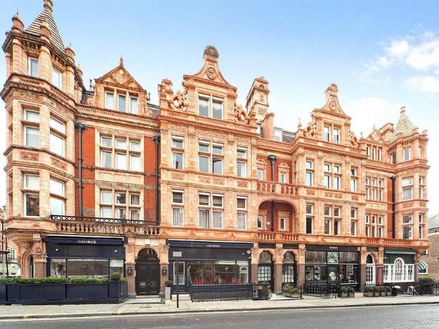 Flat for sale in Mayfair, Greater London