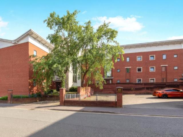 Flat for sale in Bilston, Wolverhampton