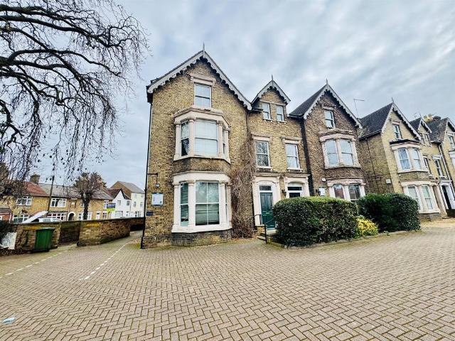Flat for sale in Peterborough