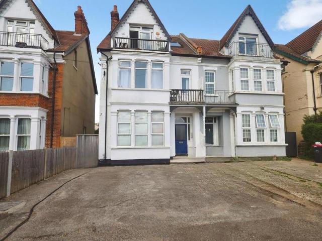 Flat for sale in Alton Barnes, Essex