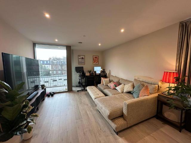 Flat for sale in Kensington, Greater London