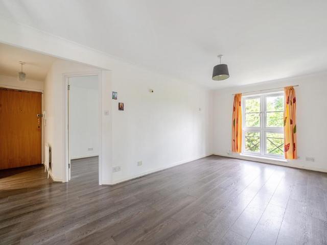 Flat for sale in East Dulwich, Greater London
