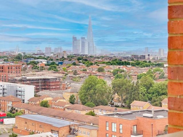 Flat for sale in Bermondsey, Greater London