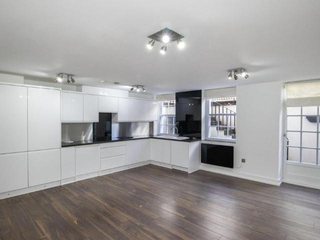 Flat for sale in London Borough of Croydon, Purley