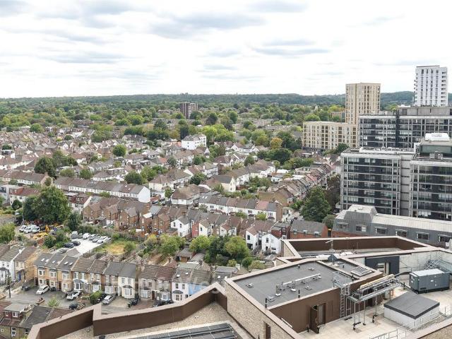Flat for sale in London Borough of Croydon, Selhurst
