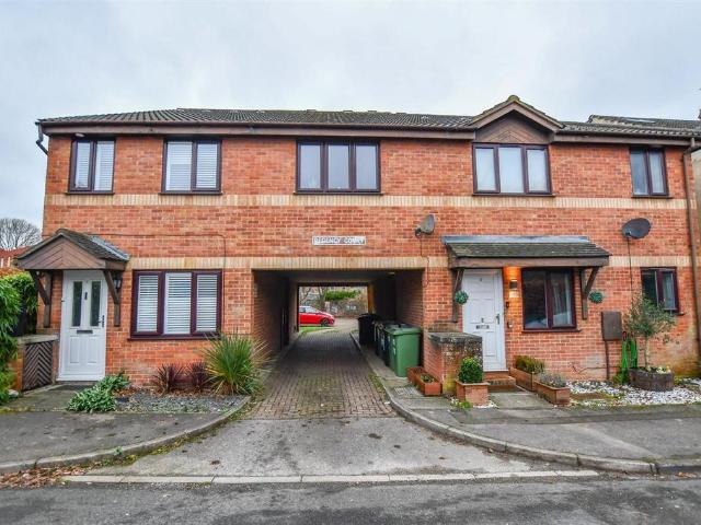 Flat for sale in St Albans, Five Acres
