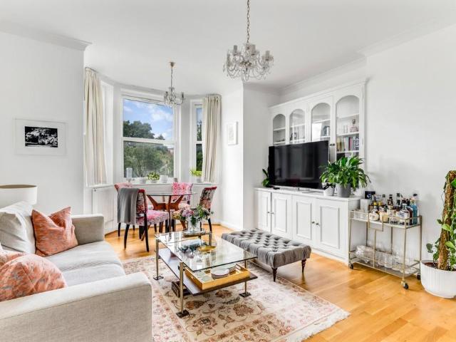 Flat for sale in Maida Vale, Greater London