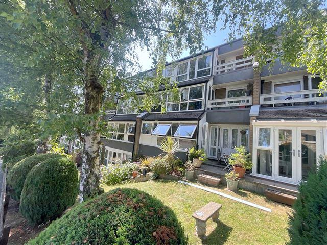 Flat for sale in Nether Green, Ranmoor