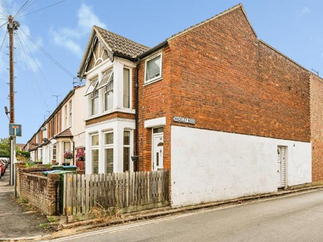 Flat for sale in Walton, Aylesbury