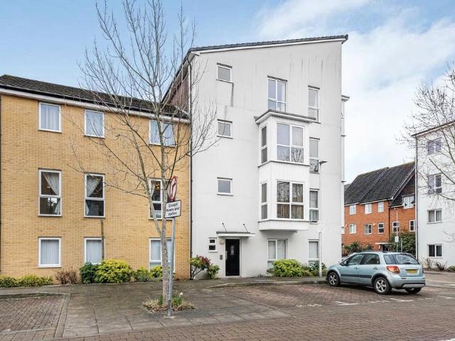 Flat for sale in Whitley, Reading
