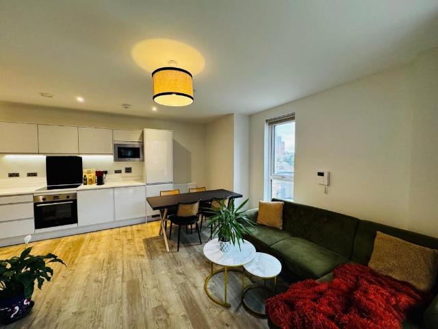 Flat for sale in Hayes, Greater London