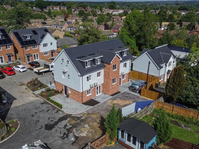 Flat for sale in Perryfields, West Sussex