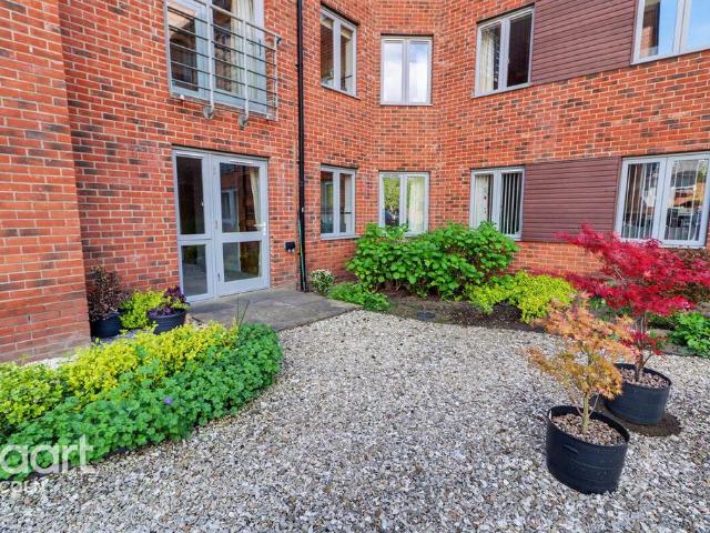 Flat for sale in Ermine, Lincoln