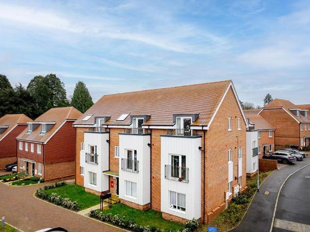 Flat for sale in Perryfields, West Sussex
