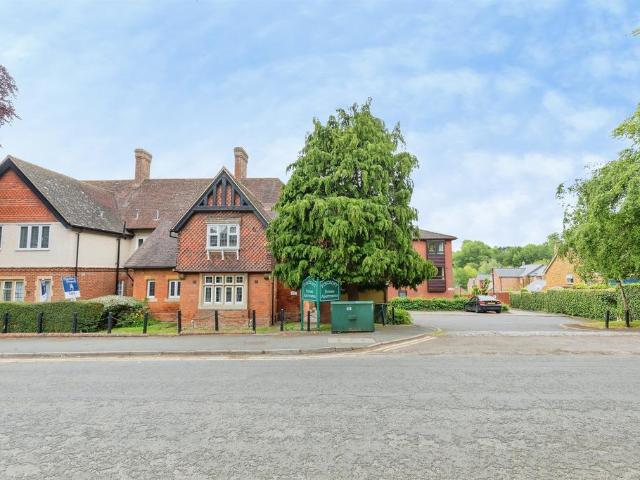 Flat for sale in Evershot, Oxfordshire