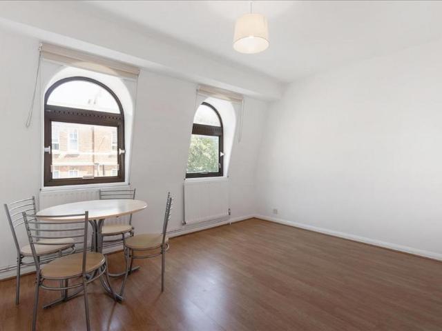 Flat for sale in West Kensington, Greater London