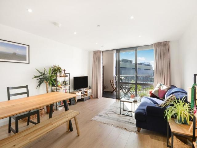 Flat for sale in Stratford Marsh, Greater London