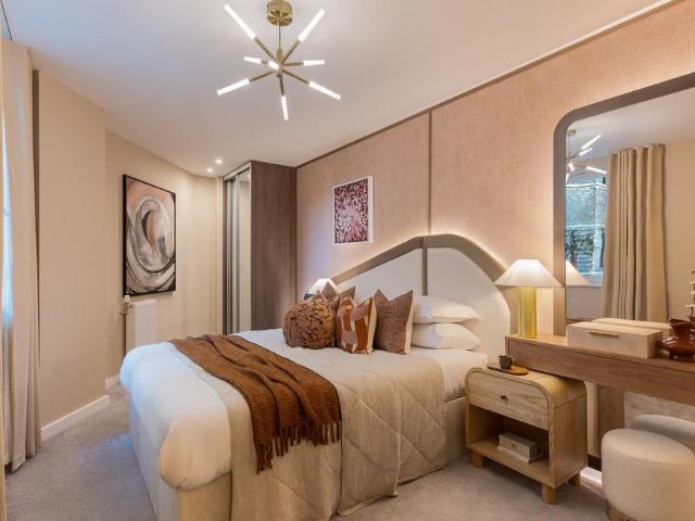 Flat for sale in London Borough of Ealing, Greater London