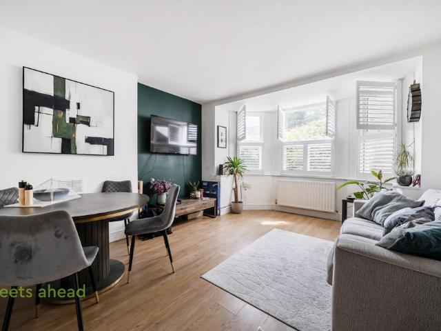 Flat for sale in Crystal Palace, Greater London