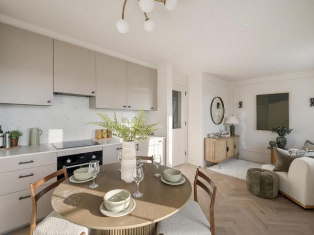 Flat for sale in London Borough of Ealing, Greater London