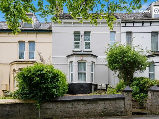 Flat for sale in Mount Wise