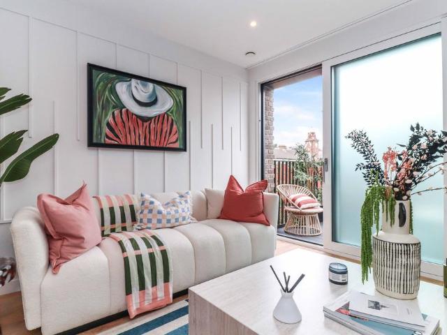 Flat for sale in North Watford