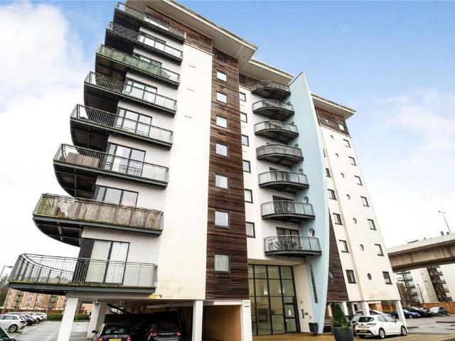 Flat for sale in Penarth, Wales