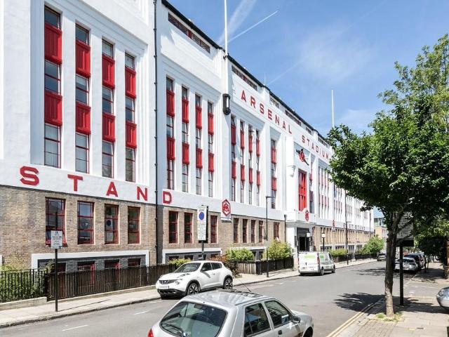 Flat for sale in Finsbury Park, Greater London