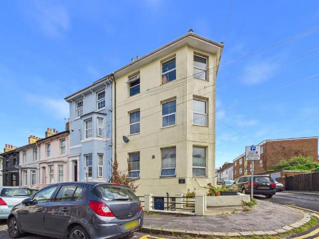 Flat for sale in Folkestone