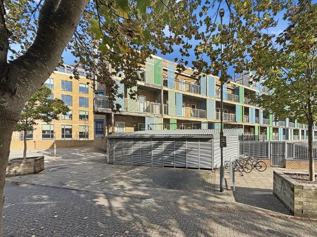 Flat for sale in Petersfield, Cambridge