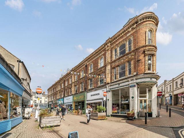 Flat for sale in Stroud, School House